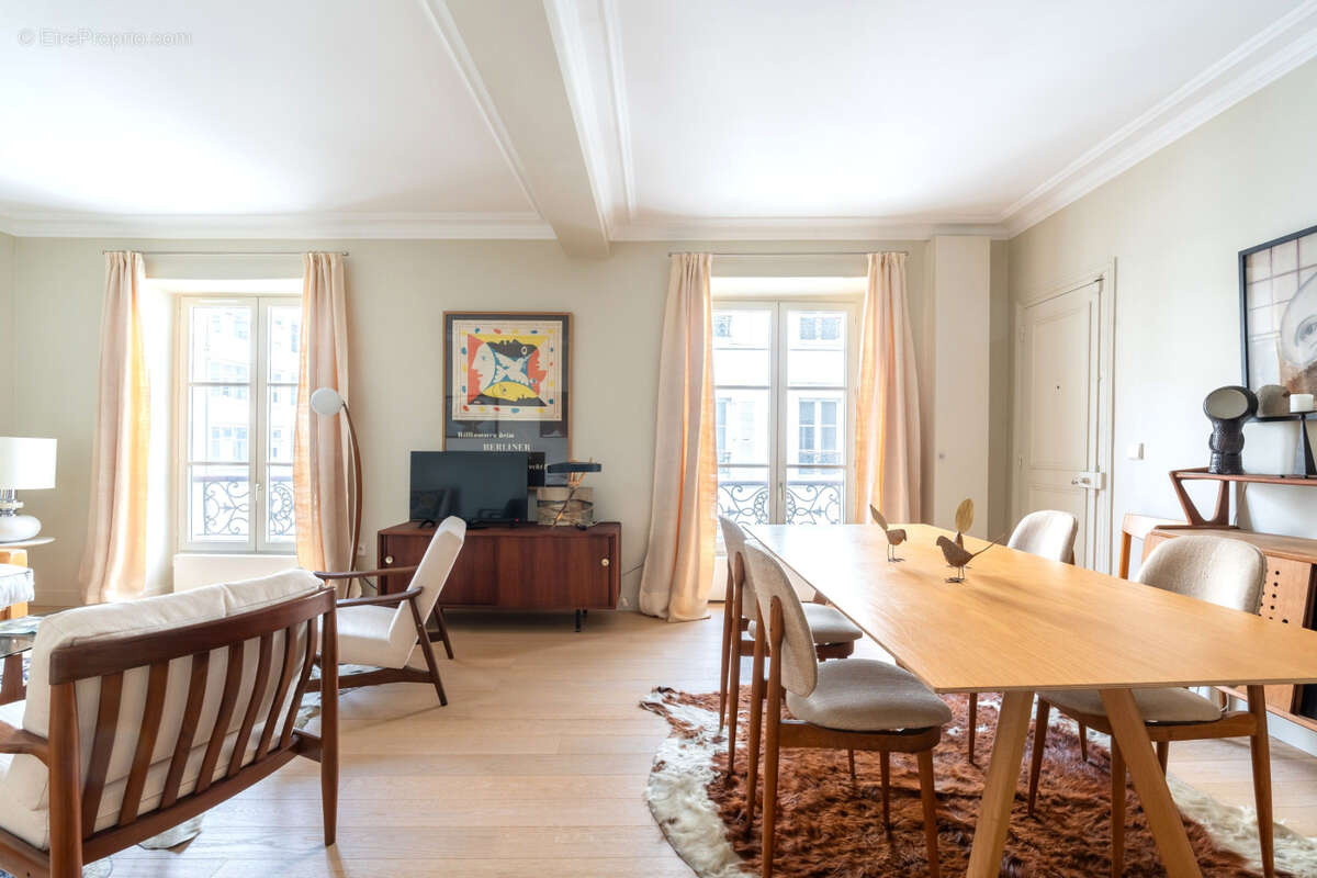 Appartement à PARIS-11E