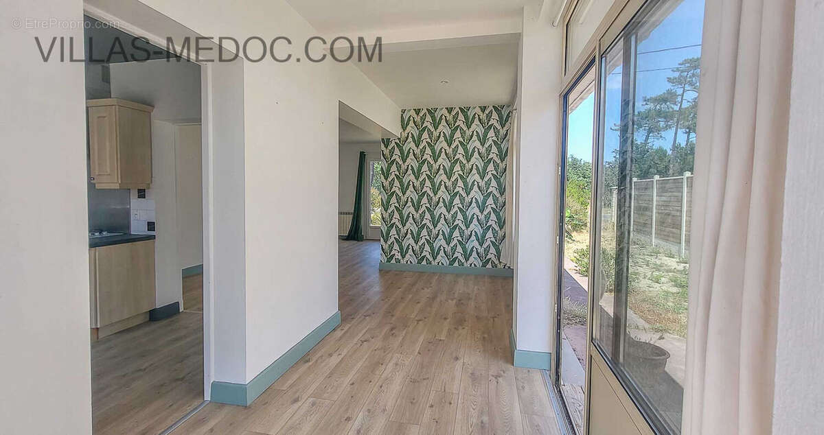 Maison à VENDAYS-MONTALIVET