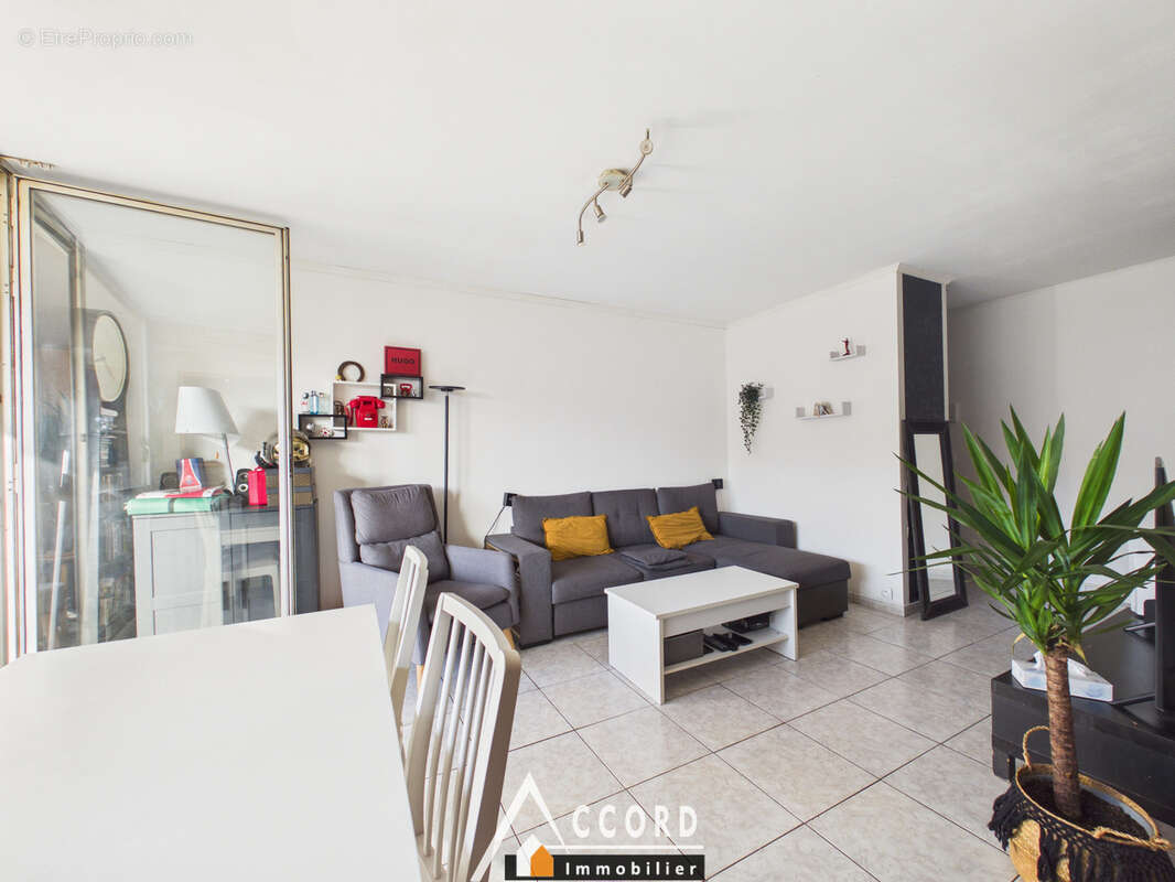 Appartement à SARTROUVILLE