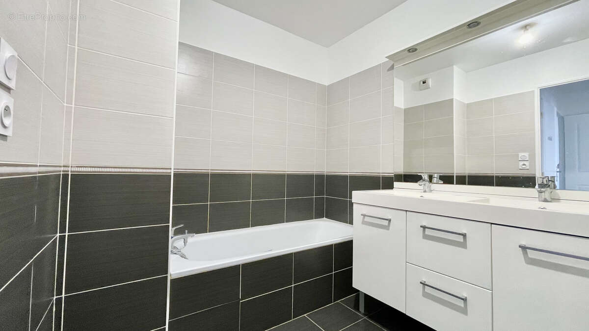 Appartement à MEYZIEU