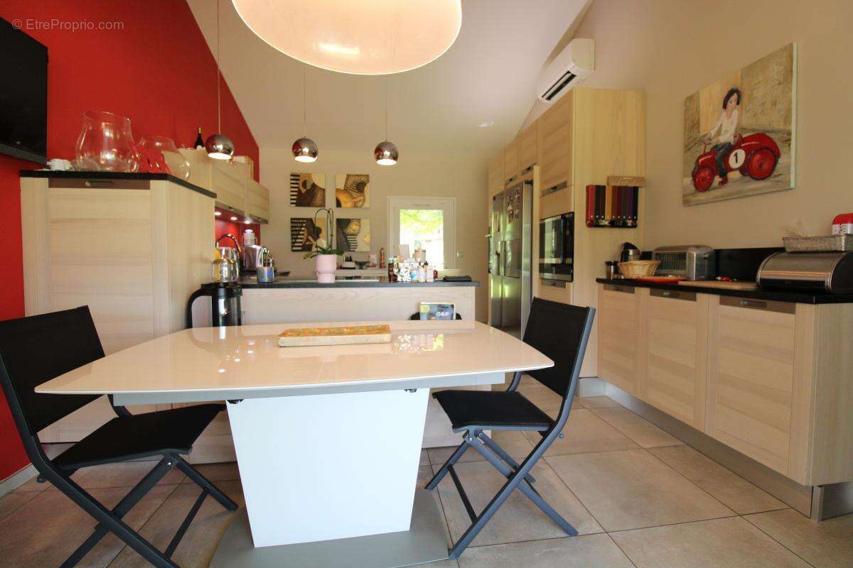 Maison 260 m² à Peynier  - photo 12
