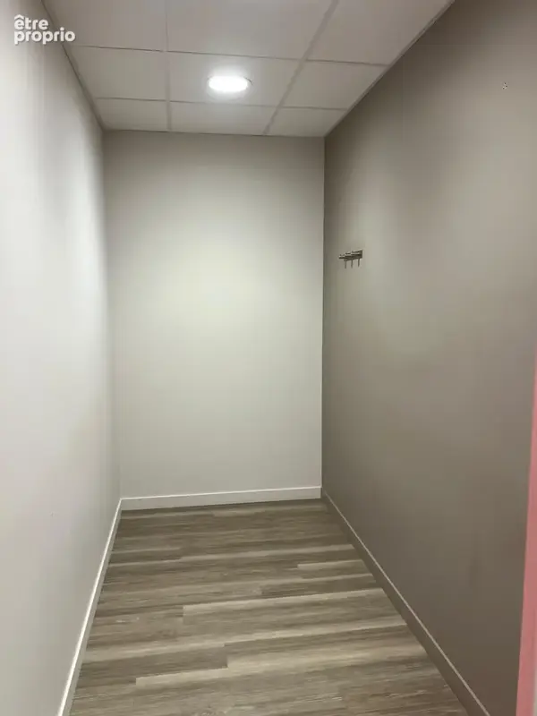 Local commercial 120 m2 à Roquebrune sur Argens - photo 9