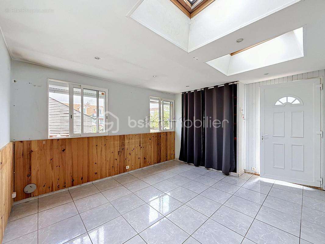 Maison familiale de 103 m² avec 4 chambres, jardin clos et sous-sol complet - photo 3