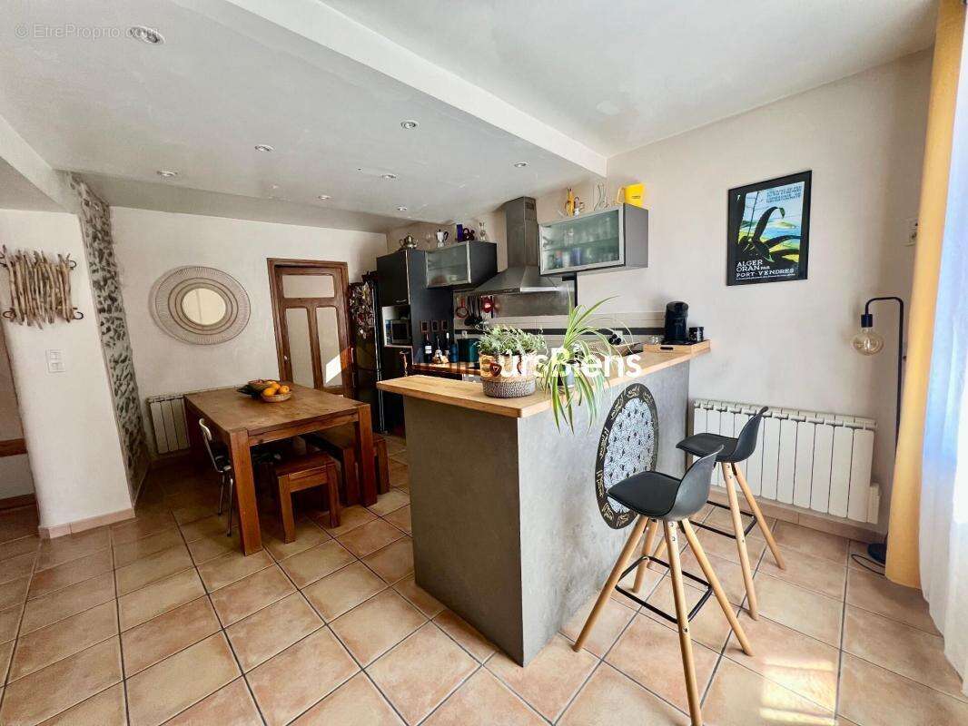 Maison de village de type T4/T5 155 m2, avec petite cour extérieure - photo 4