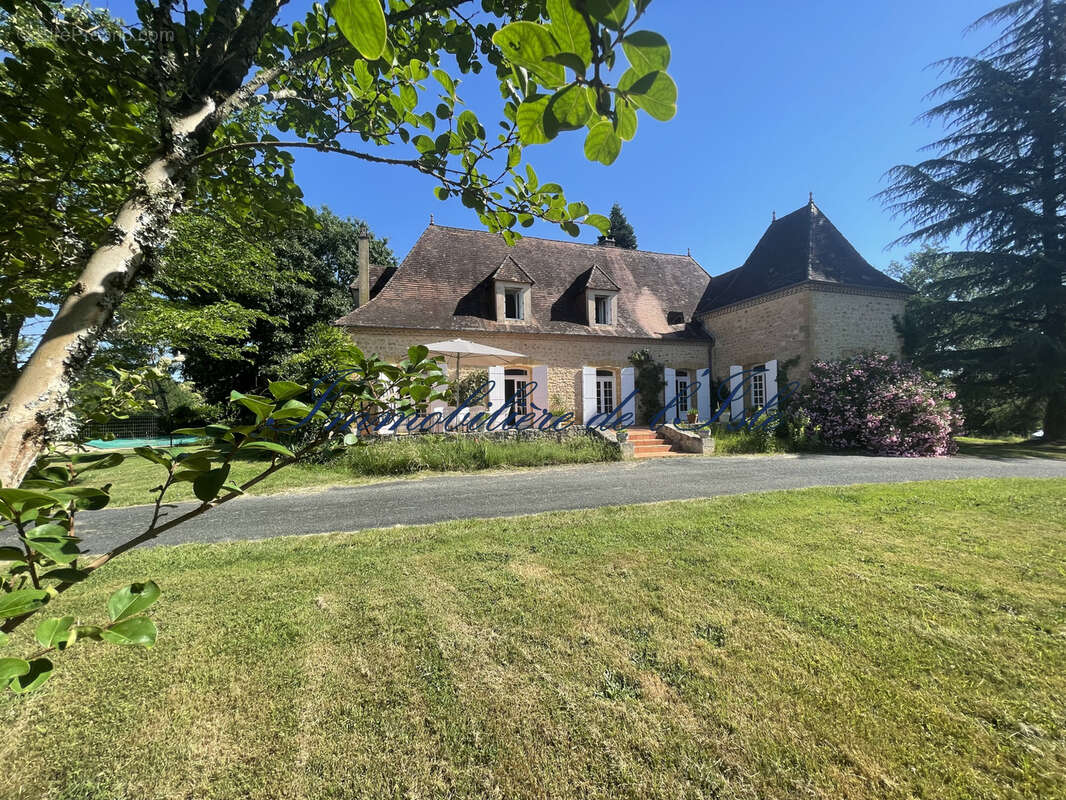 Propriete en pierres avec dependances et fort potentiel - photo 21