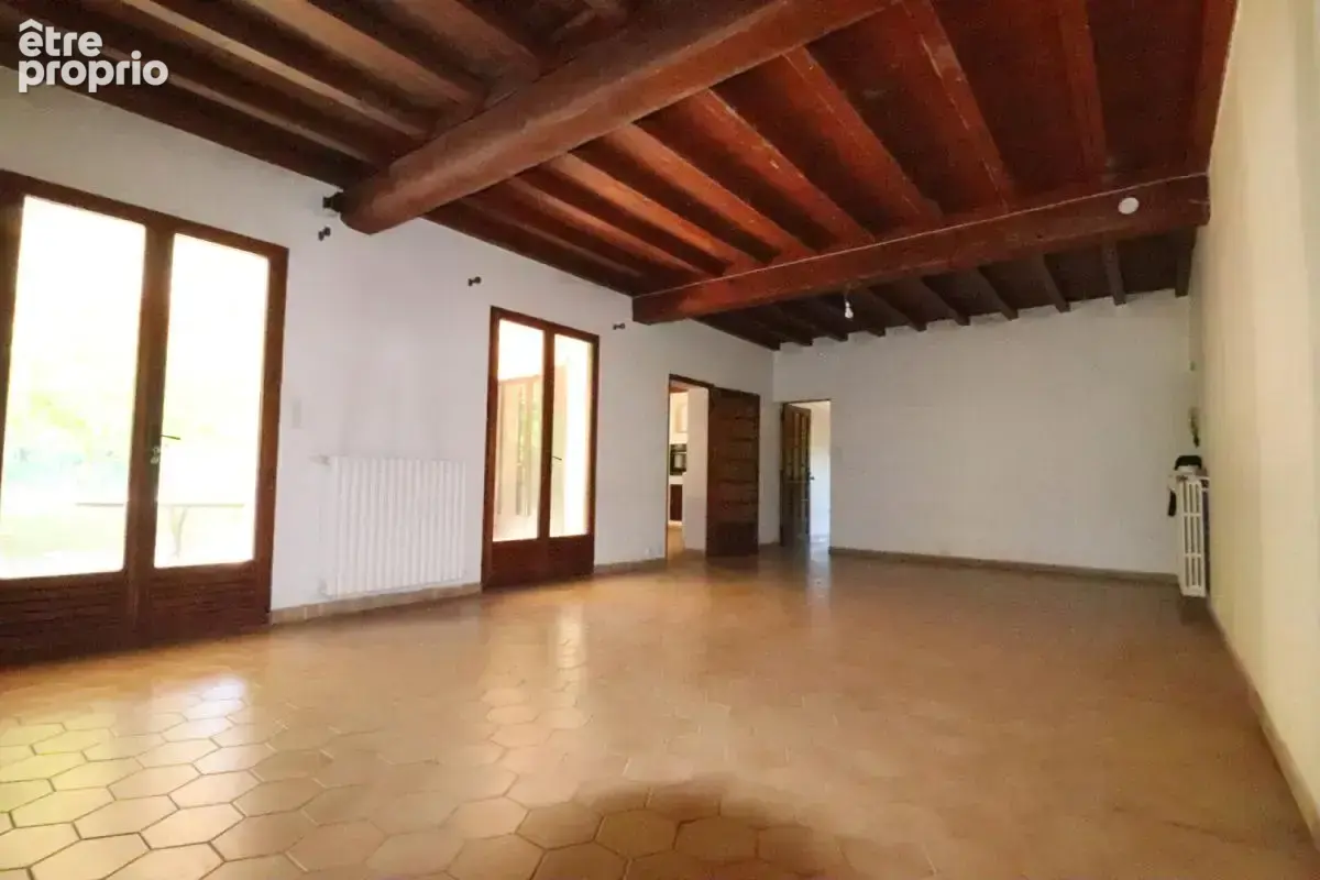 ARLES  Quartier Gimeaux  Maison de  200 m² sur 8 000 m² de terrain - photo 6