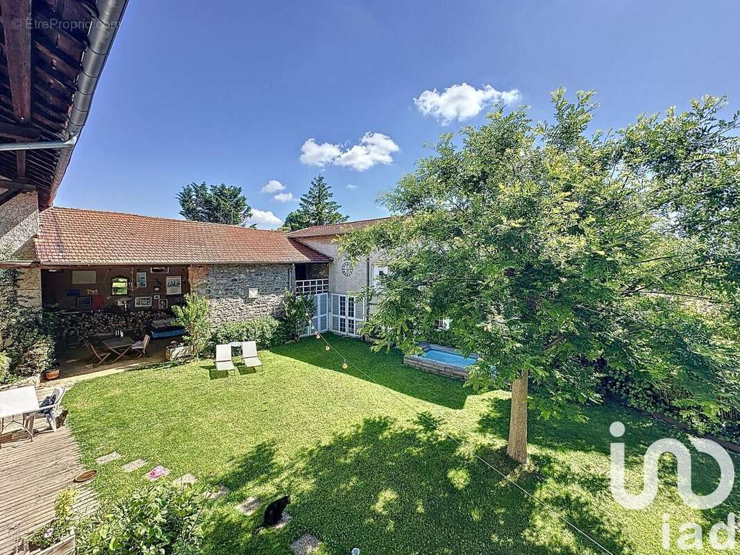 Photo 2 - Maison à SAINT-GENIS-LES-OLLIERES