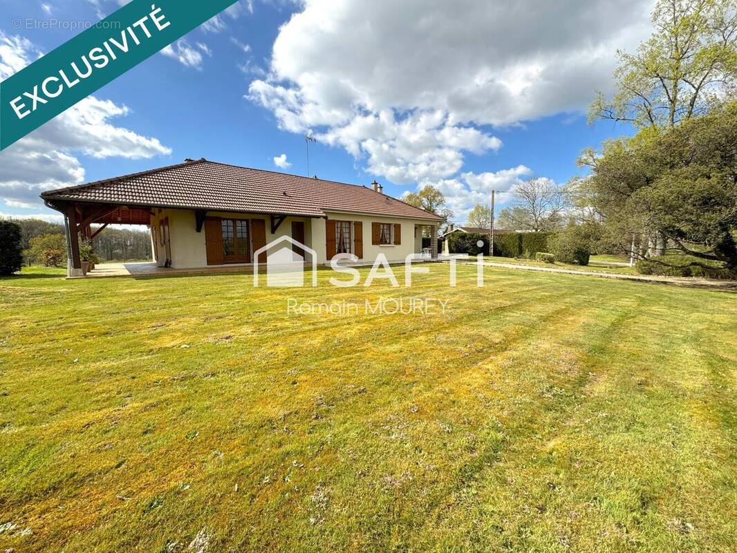 Photo 1 - Maison à VARENNES-SAINT-SAUVEUR