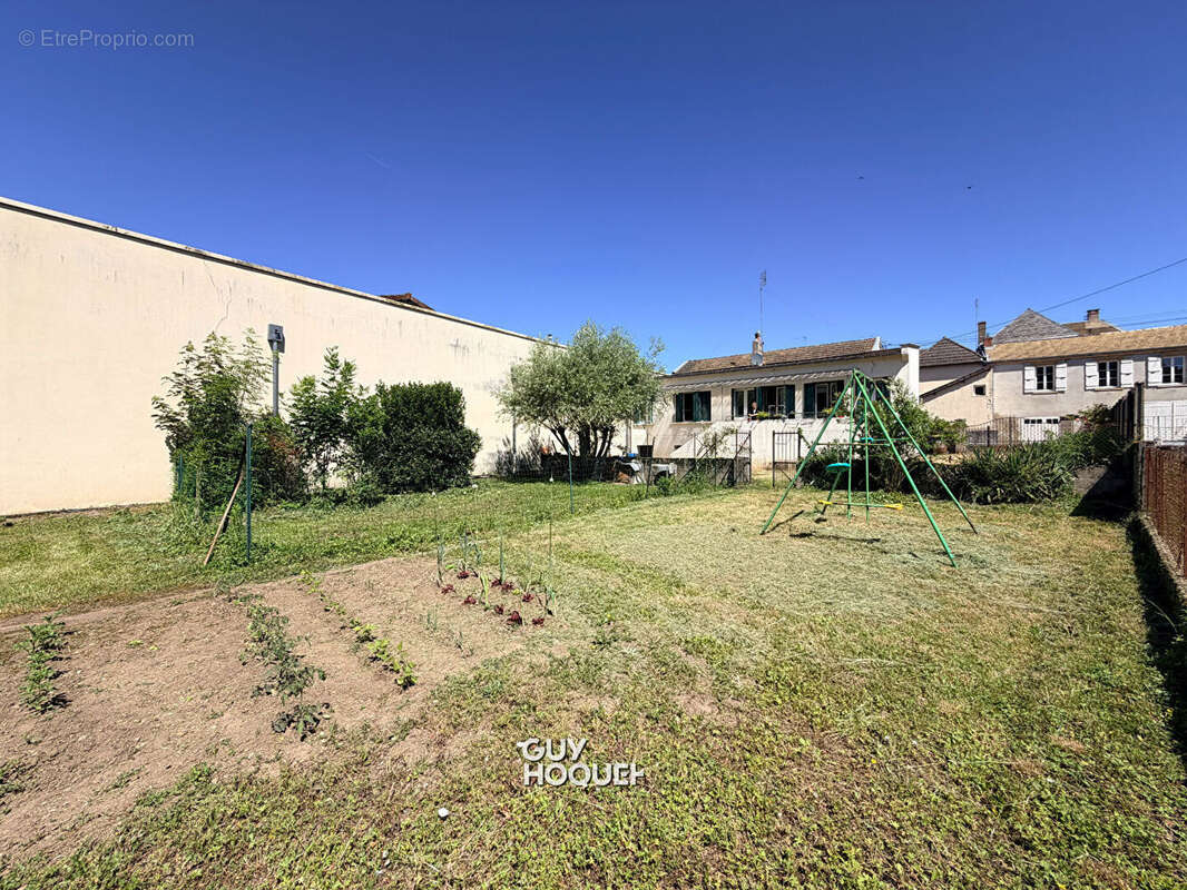 Maison à CHAROLLES
