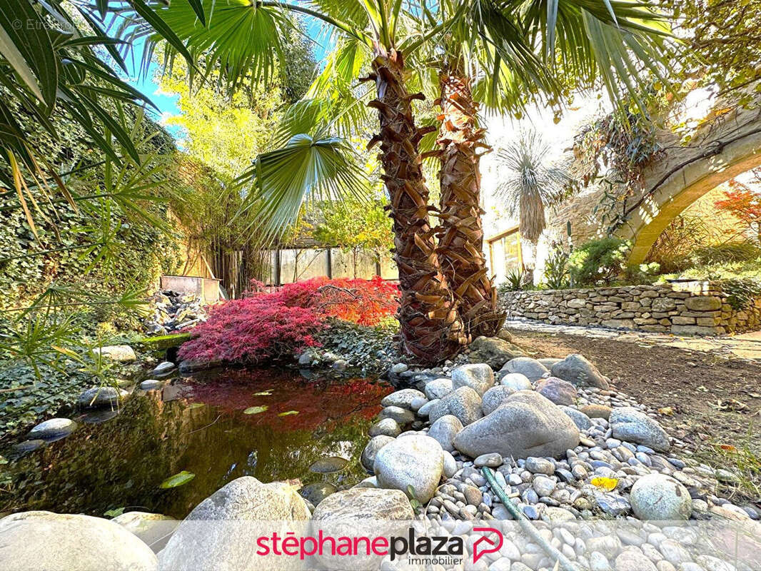 Appartement à BAGNOLS-SUR-CEZE