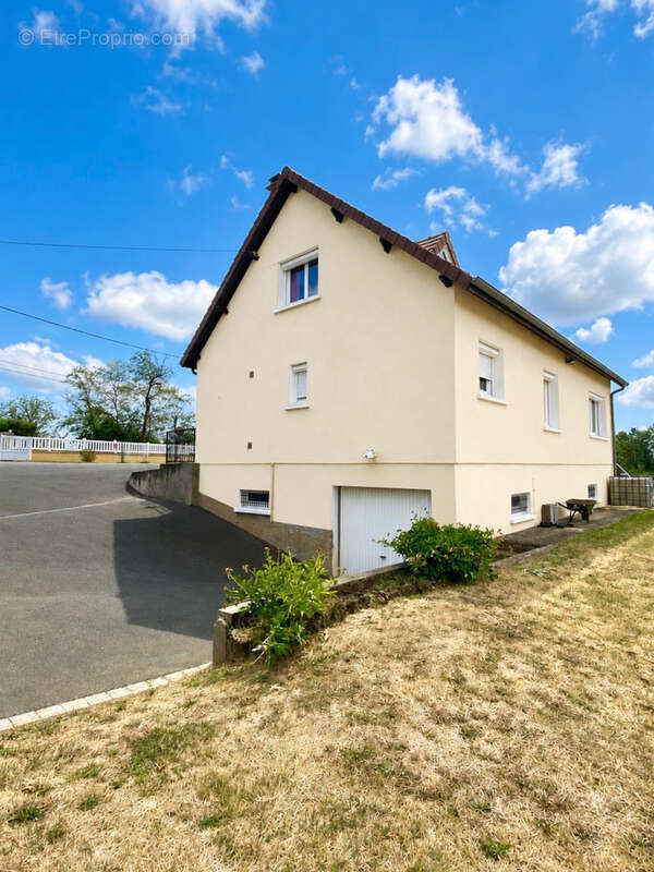123 m2 habitables sur beau terrain avec vue dégagée - photo 3
