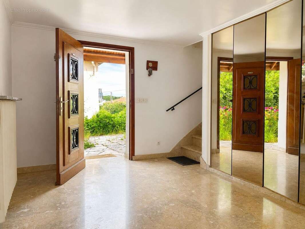 Maison 178 m² à Saint-Priest  - photo 16