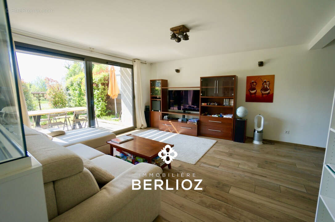 Appartement à MEYLAN