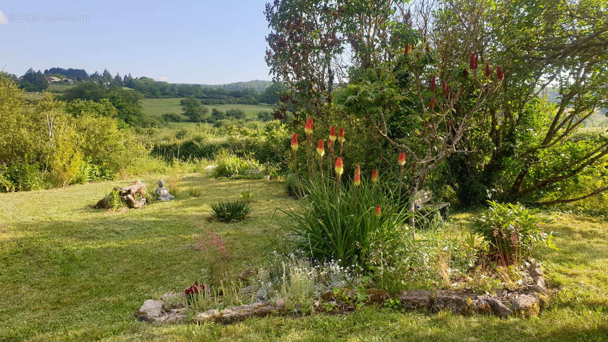 Maison à LA ROCHE-EN-BRENIL