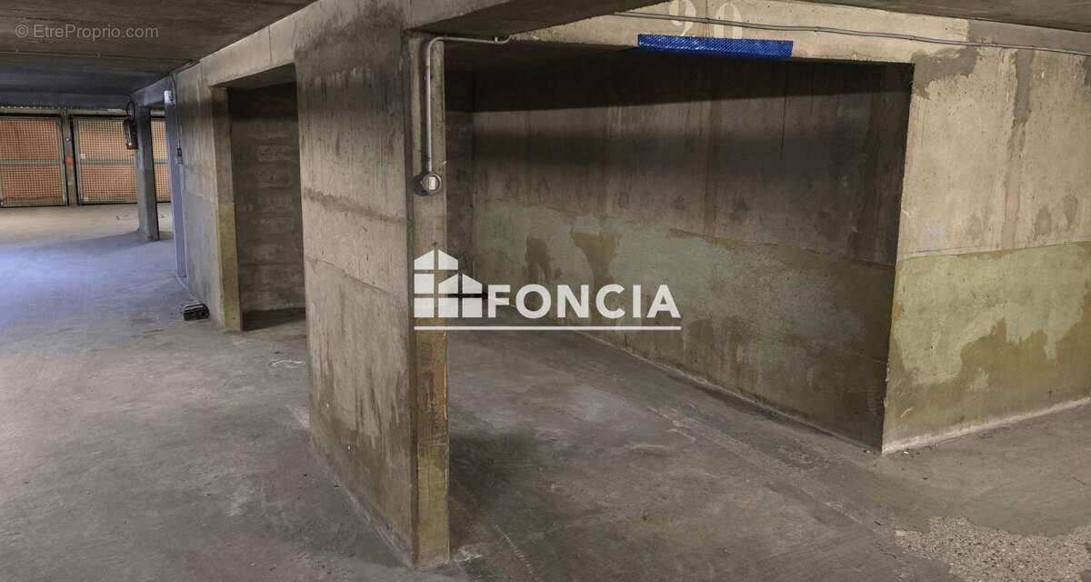 Parking à NEUILLY-SUR-SEINE