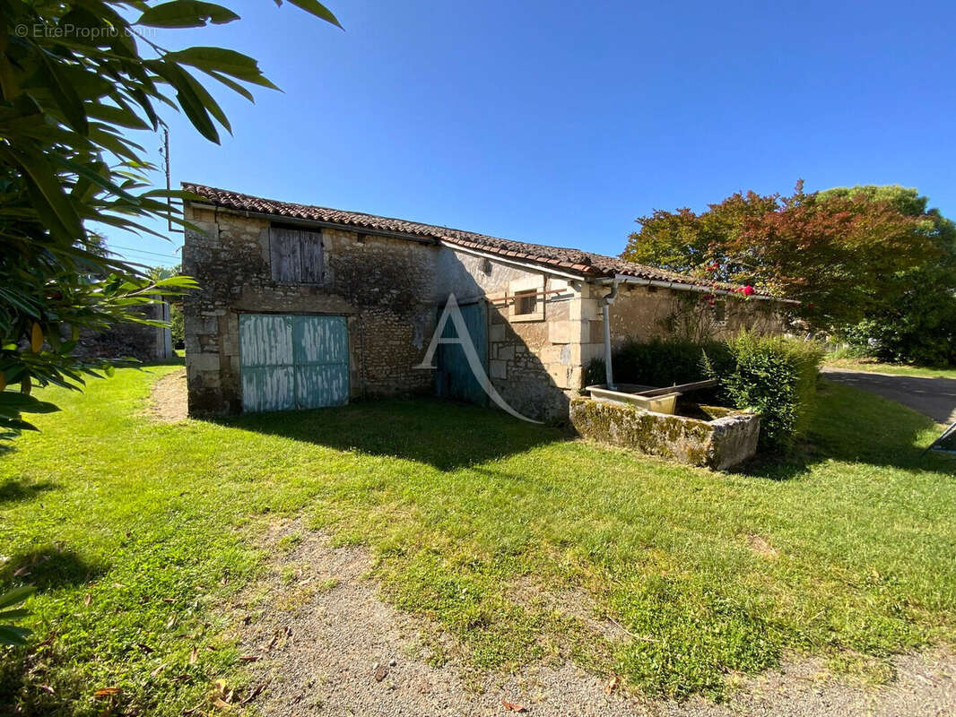 Ensemble immobilier de caractère à rénover - photo 3