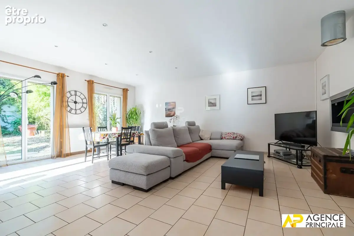 Maison Le Mesnil Le Roi 202 m2 - photo 2