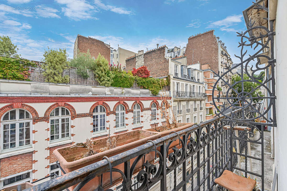 Appartement à PARIS-18E