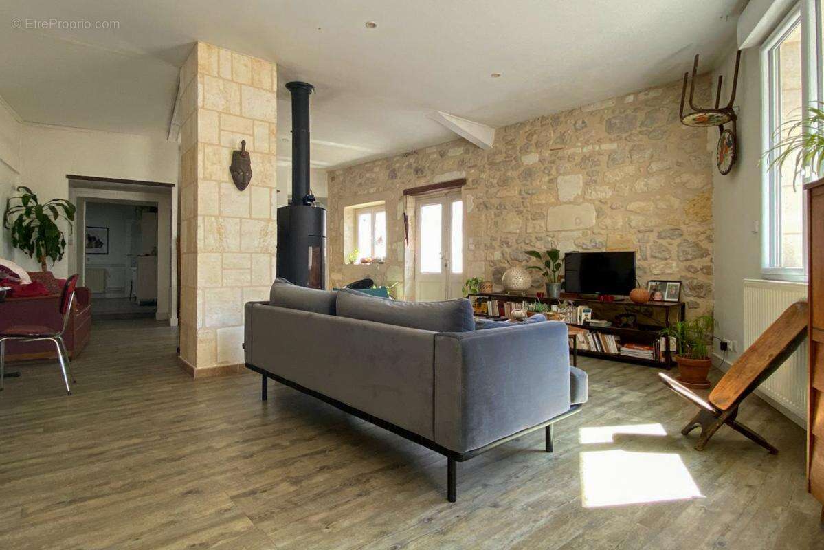 Maison 153 m² à Cadillac-En-Fronsadais  - photo 2