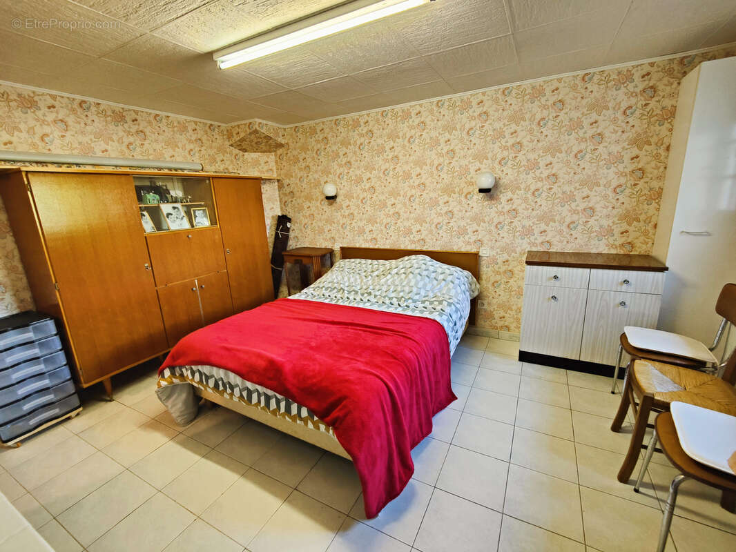 Maison à LAROCHE-SAINT-CYDROINE