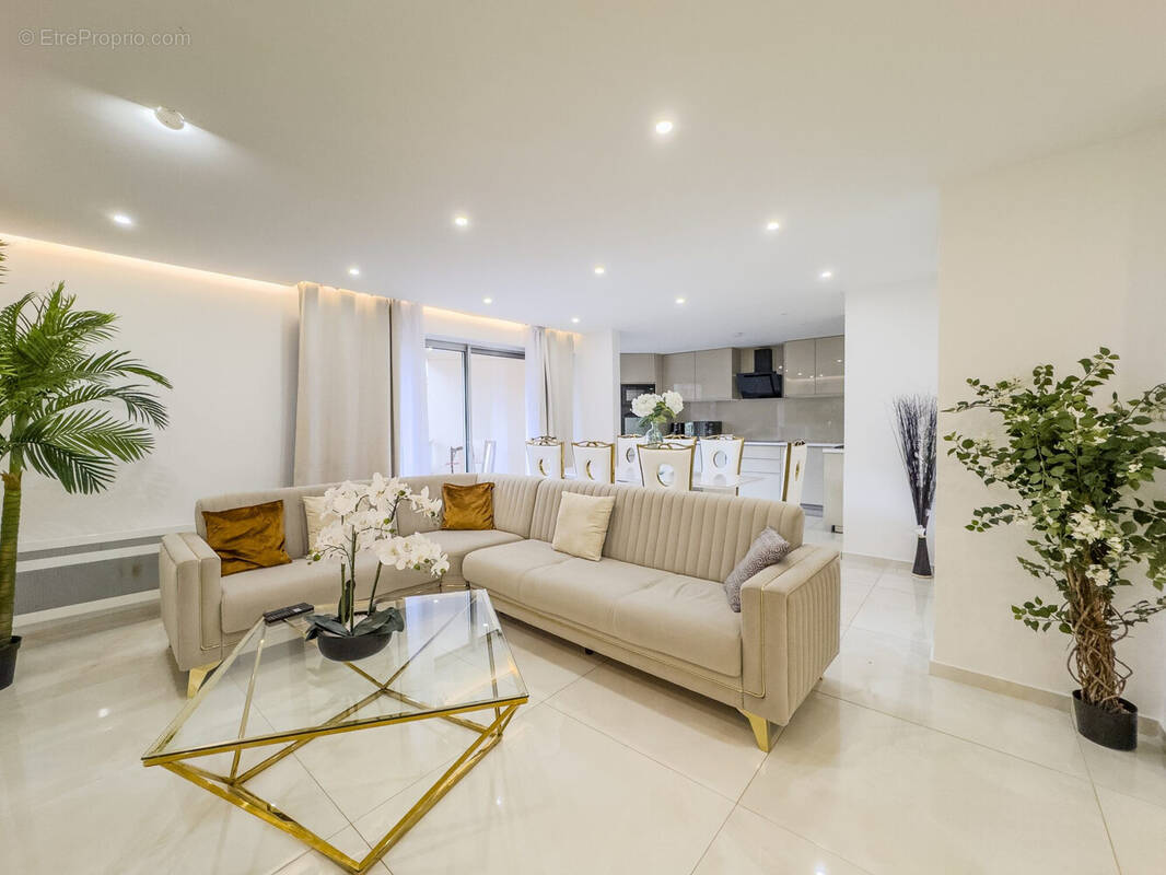 Appartement à COURBEVOIE