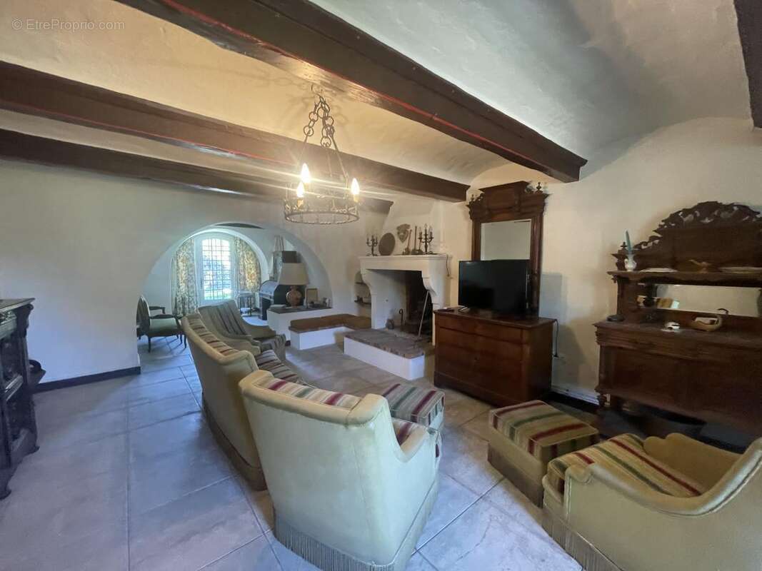 Maison à CHARMES-SUR-RHONE