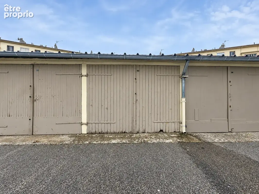 Votre véhicule à l’abri, votre tranquillité au quotidien : un garage box fermé de 16,32 m2 au sein d’une résid - photo 2