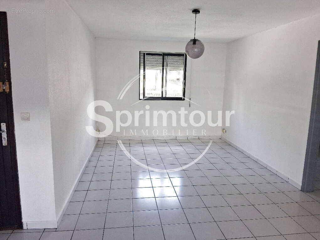 Appartement à BAIE-MAHAULT