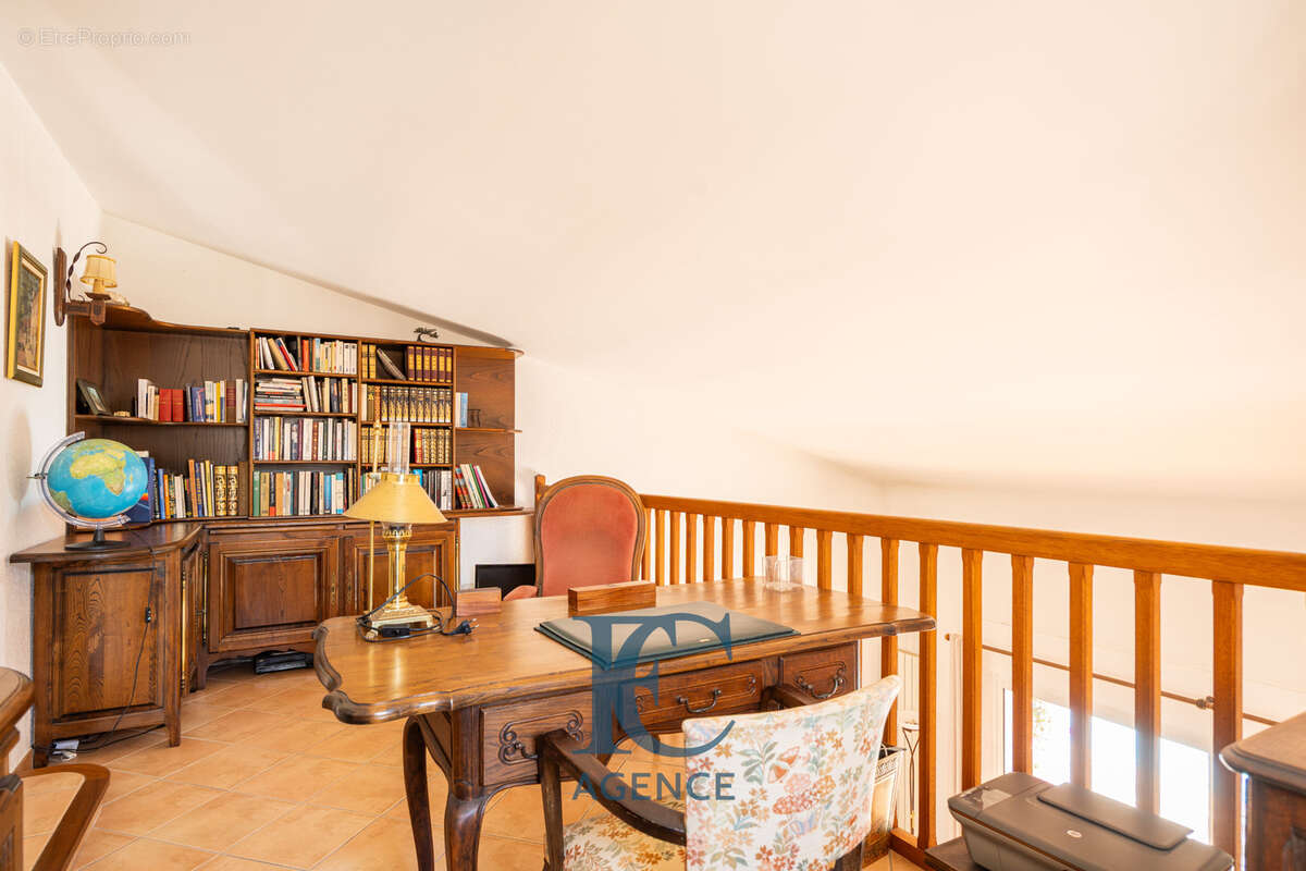Maison de 190 m2 au coeur de la pinède de La Cride - photo 7