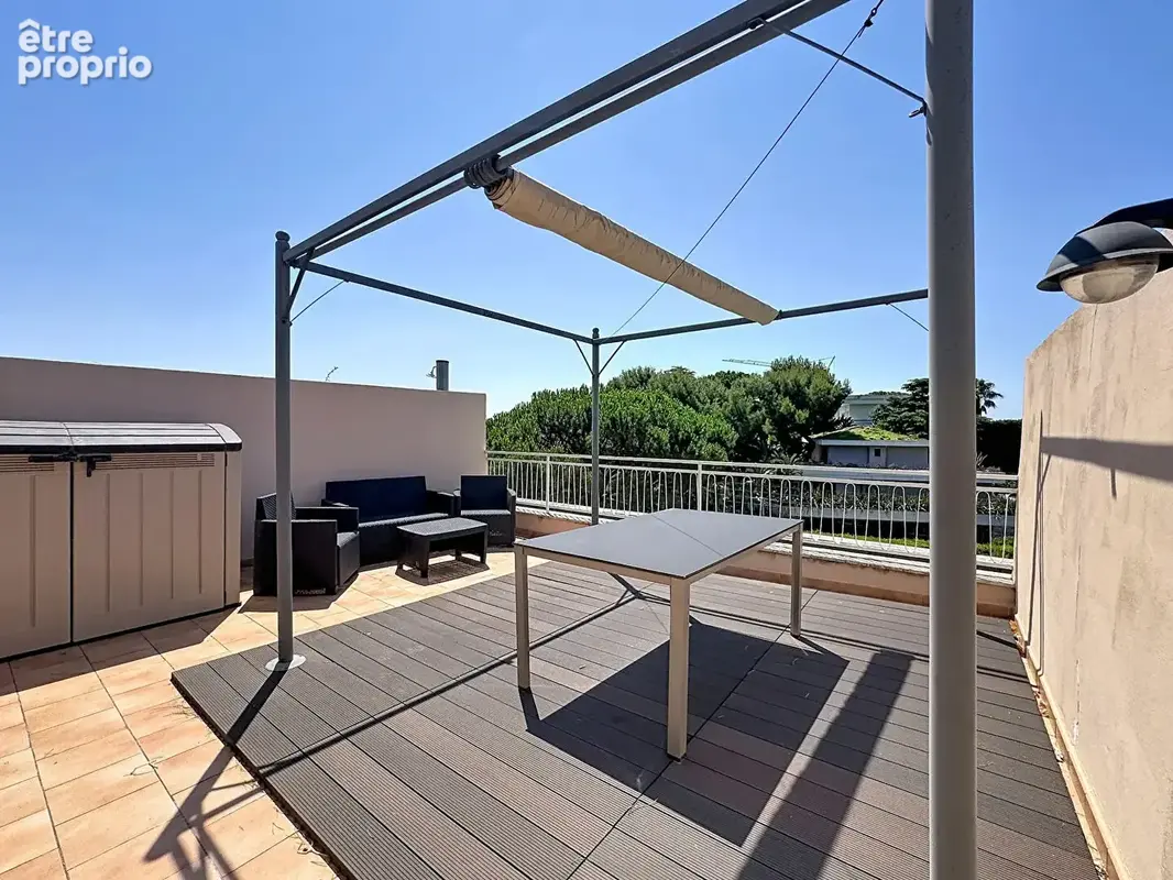 2 pièces  dernier étage avec parking et cave - aperçue  mer - balcon et  toit terrasse - photo 9