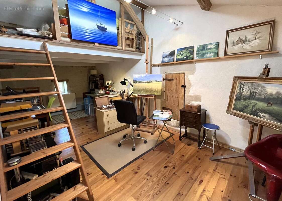 Maison à SAINT-LAURENT-DES-COMBES