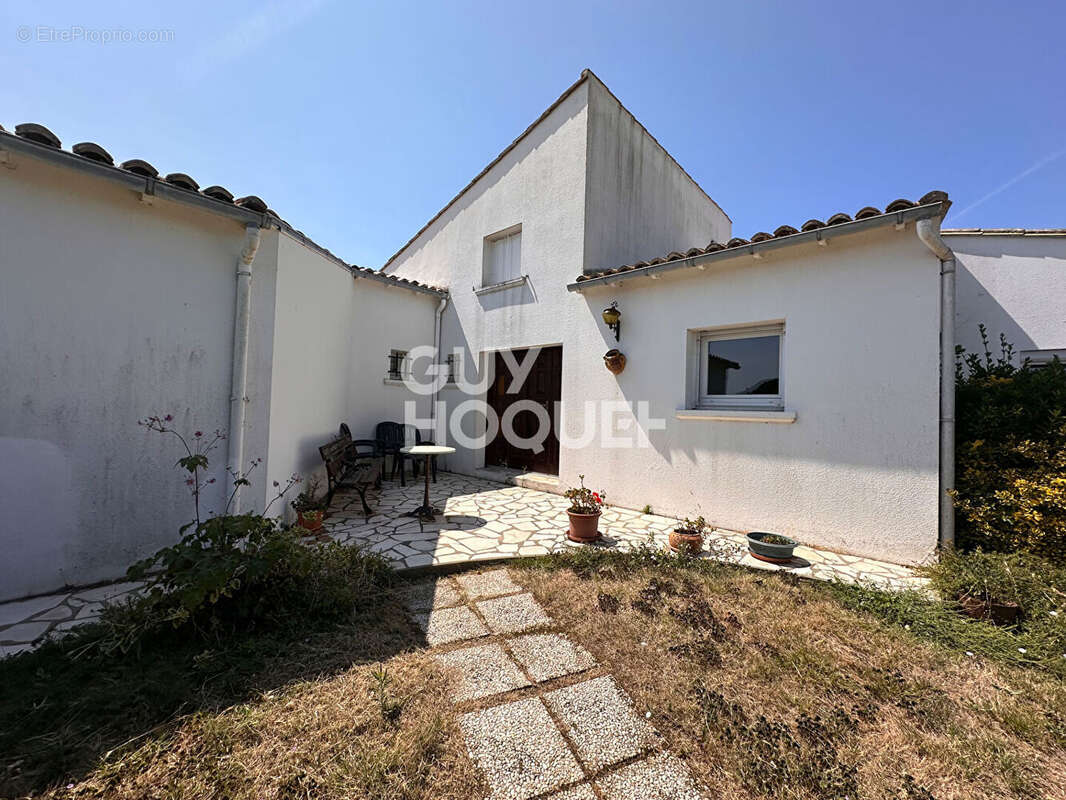 Une maison familiale avec vue mer à La Flotte - photo 2