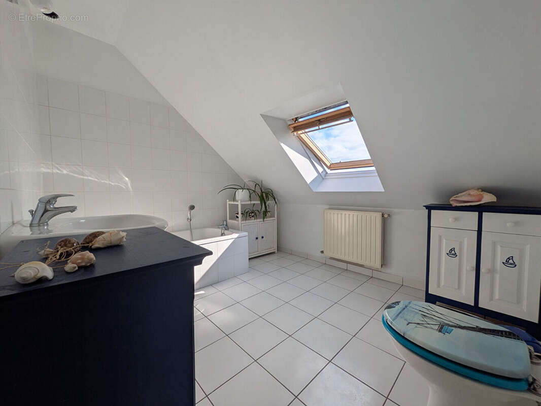 Maison à LA VILLE-AUX-DAMES