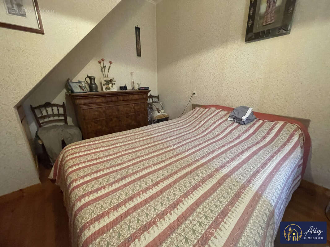 Immeuble 6 appartements RIOM-ES-MONTAGNES  - Appartement à RIOM-ES-MONTAGNES