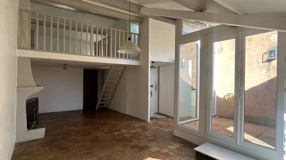 Appartement à LAMBESC