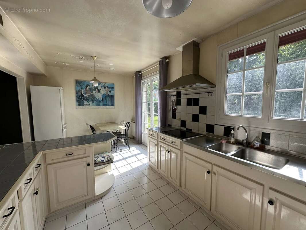 Maison à LE MESNIL-SAINT-DENIS