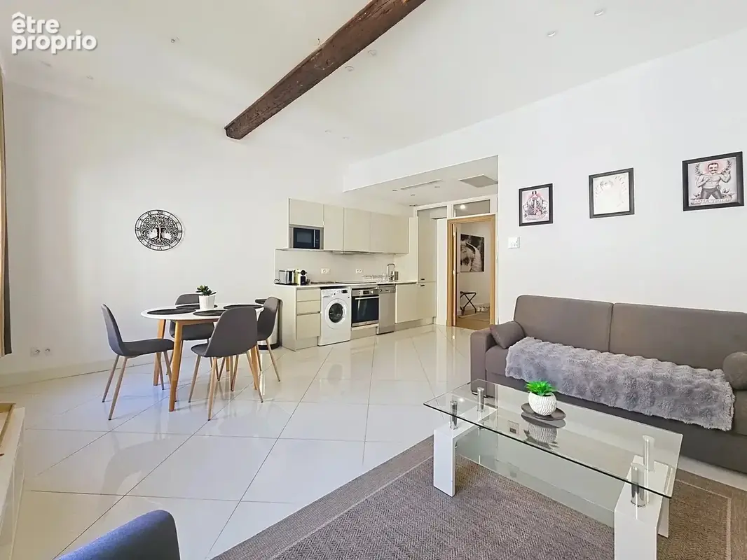 Vieux-Nice – Cours Saleya – 2 pièces de 42 m² entièrement rénové – Fort potentiel locatif - photo 3