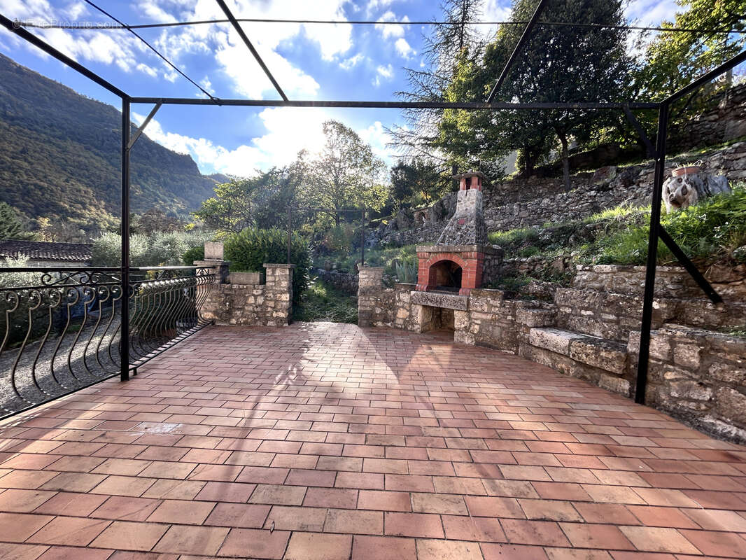 Maison à BEZ-ET-ESPARON