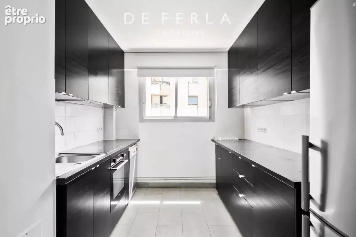 Paris XVᵉ – Appartement familial traversant avec doubles balcons et parking - photo 5