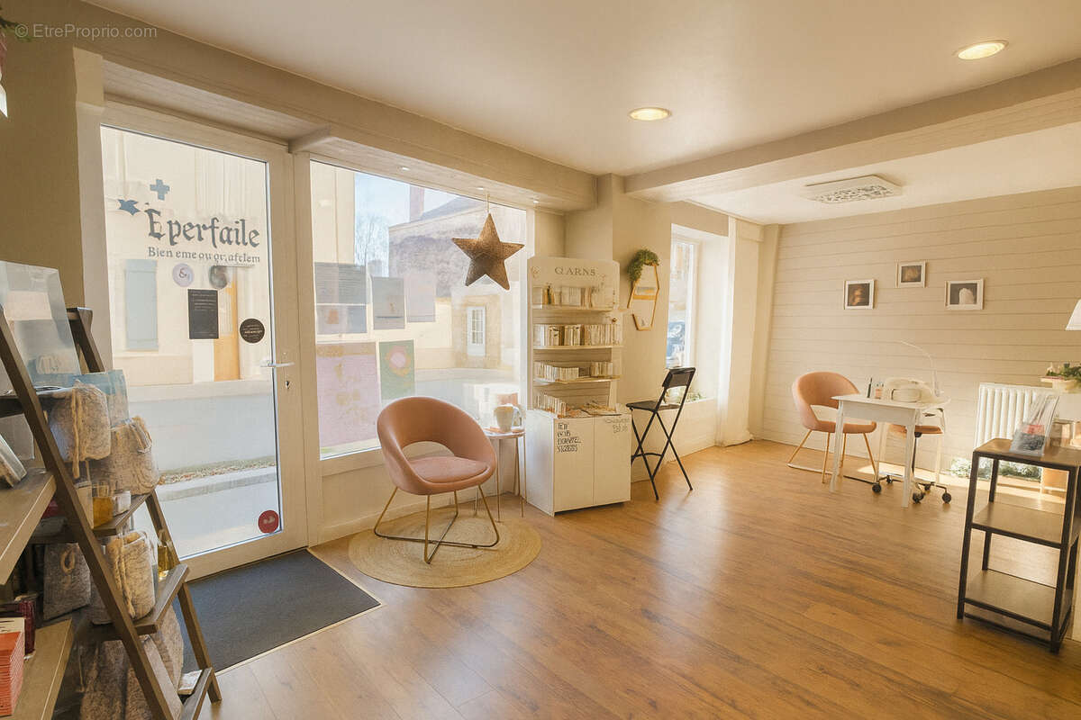 Autre à BECON-LES-GRANITS