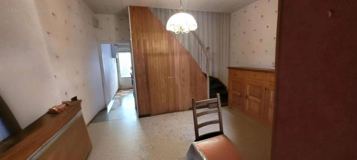 Maison à QUIEVRECHAIN