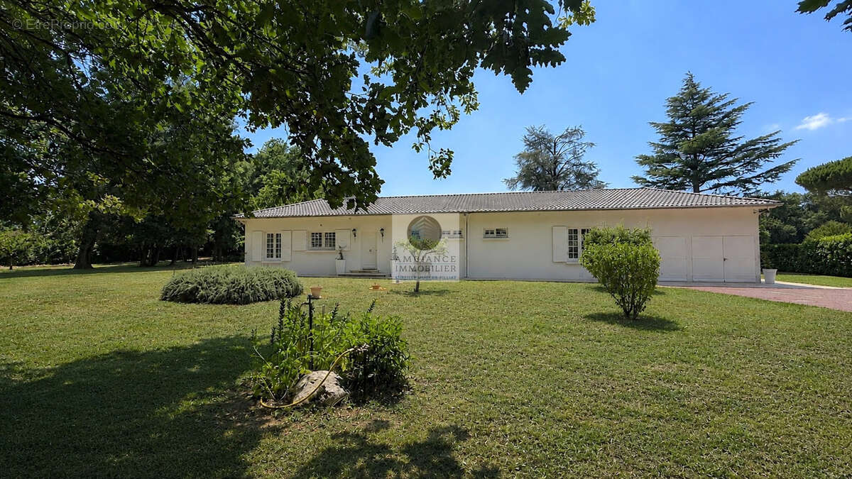 Maison à MONTELIER