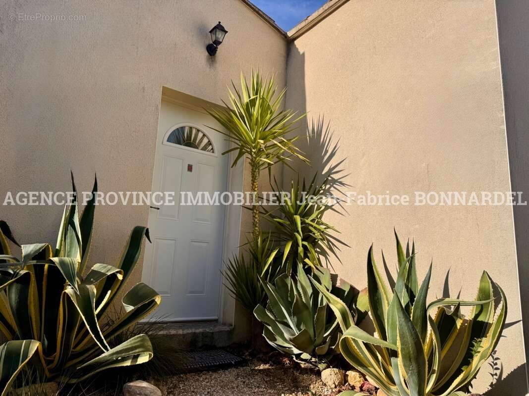 Maison à SAINTE-CECILE-LES-VIGNES