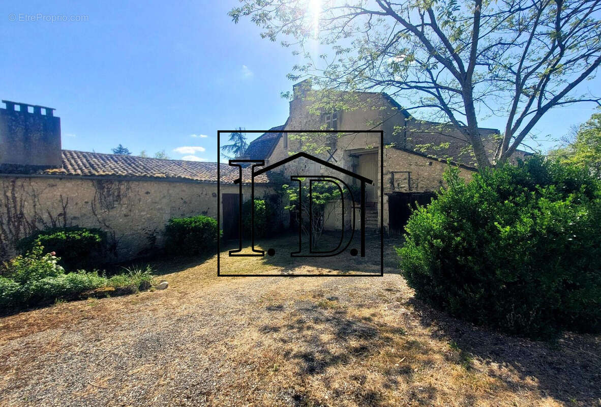Ensemble - Maison à CONNE-DE-LABARDE