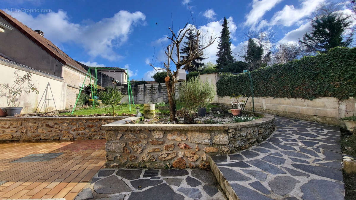 Maison à ROMENY-SUR-MARNE