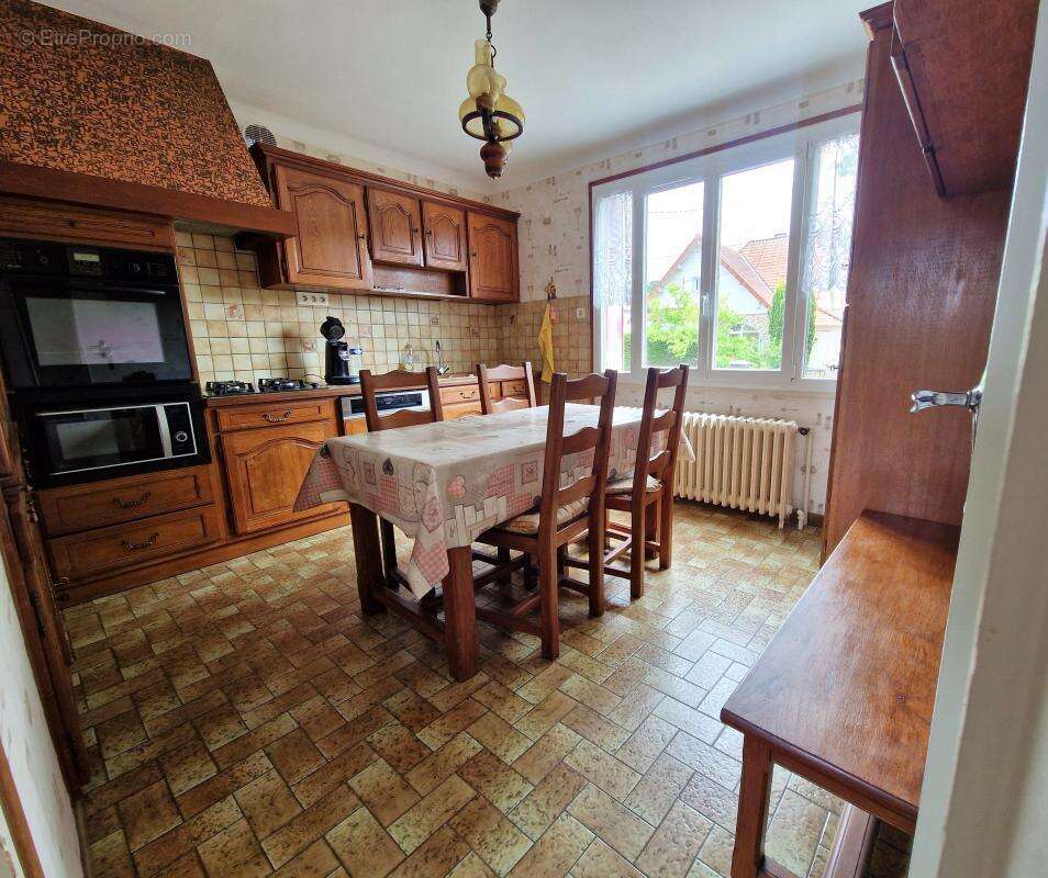 Maison à SAINTE-GENEVIEVE-DES-BOIS