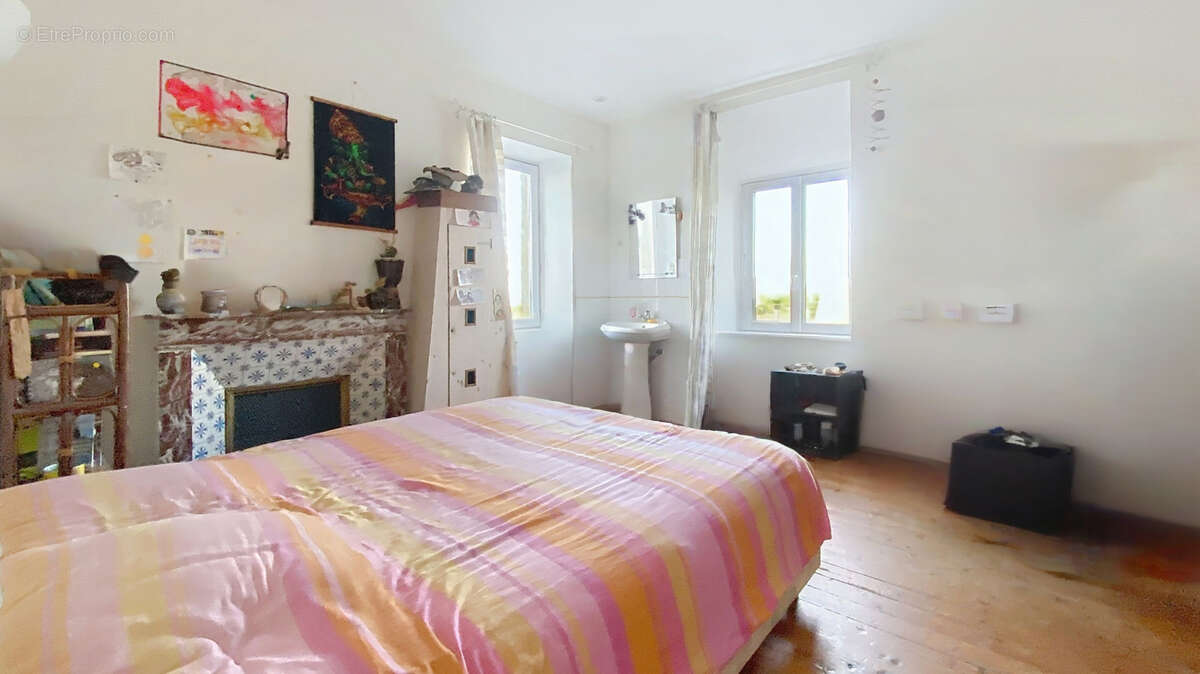 Maison à SAINT-PIERRE-EGLISE