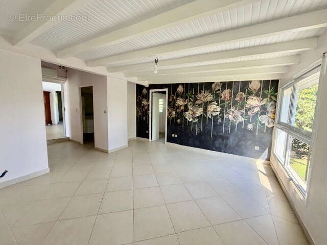 Maison à BAIE-MAHAULT