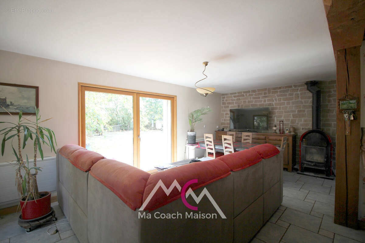 STE ANNE SUR BRIVET proche bourg, Maison d'environ 123m2 avec studio - photo 5
