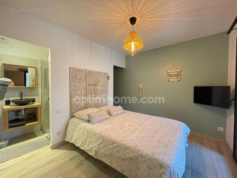 Cazaux (33260) – maison contemporaine – 5 suites parentales – piscine – propriété du canal – sans vis-à-vis – garage - photo 9